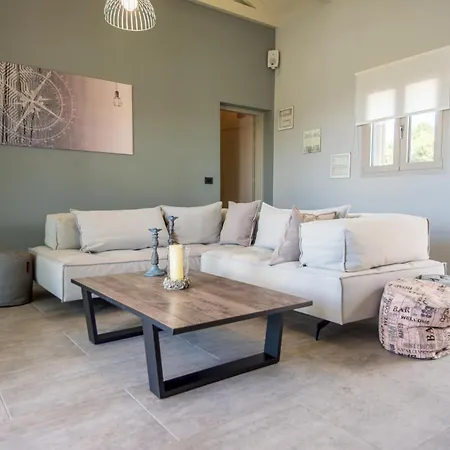 La Vie Βίλα Σβορωνάτα